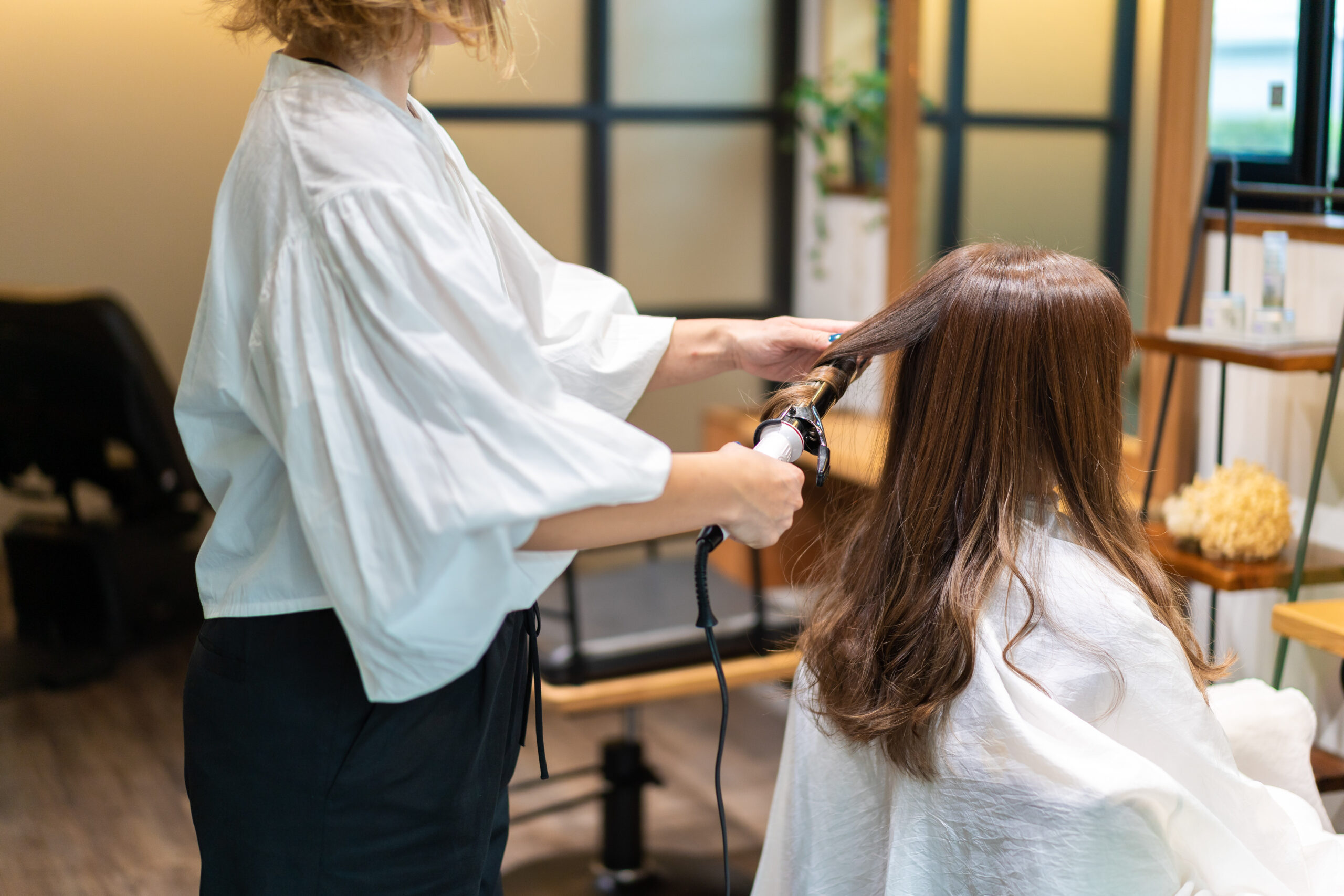 ヘアメイクサロンの仕事は？給料や求人情報も紹介！ - ハレノヒ求 …